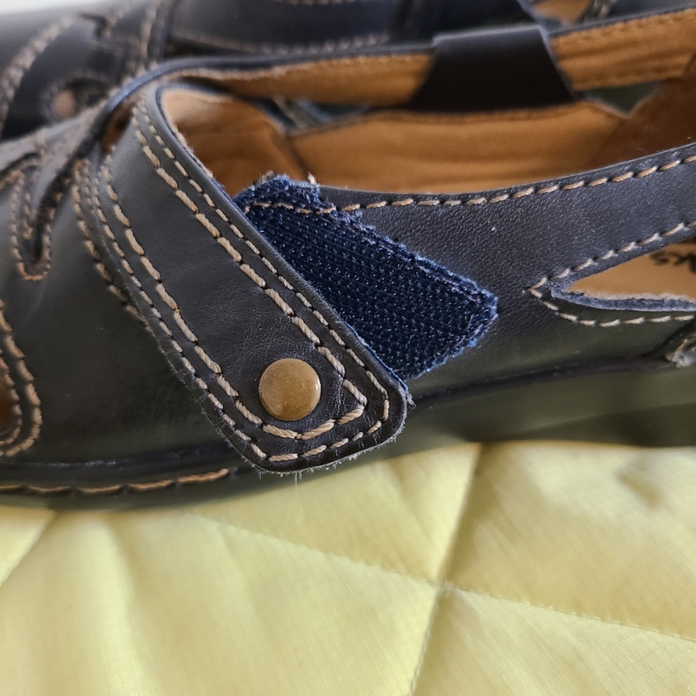 Clarks Women's Navy Flats with Stitch Detail - Picture 4 of 11